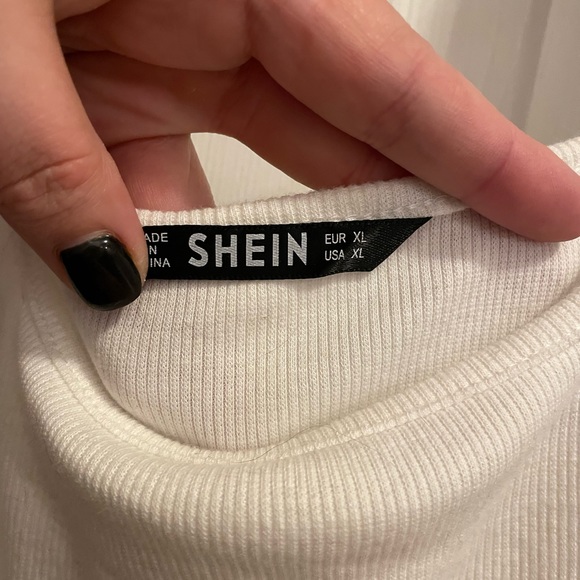 Shein crop top - Picture 2 of 2